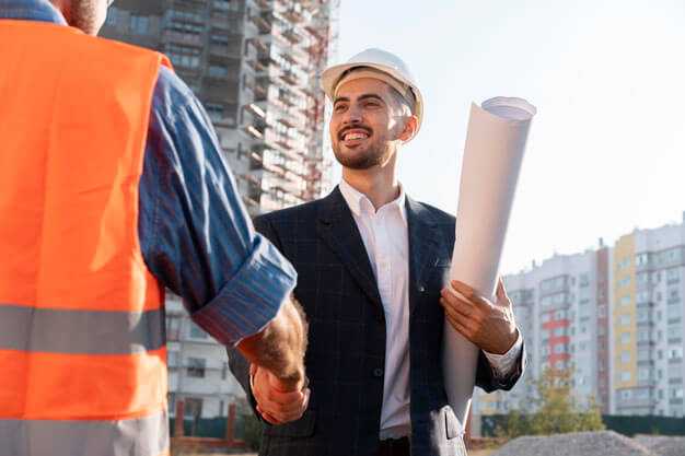 construction-worker-site-with-architect